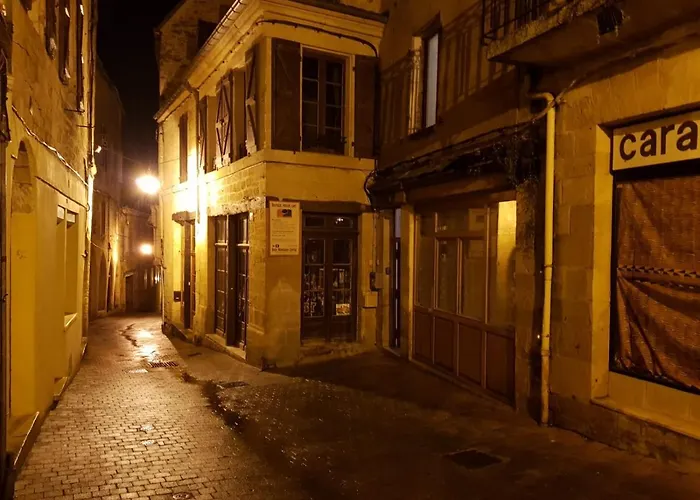 Maison De Caractere Au Coeur De La Cite Medievale De Gourdon